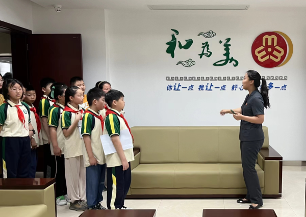 “小法官”开庭啦！