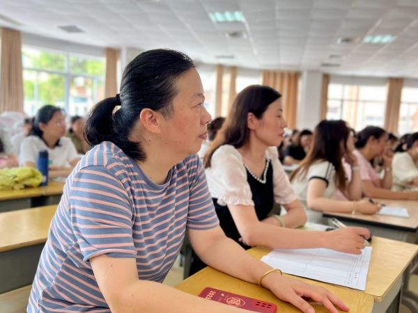 在规范中前行   在探索中成长