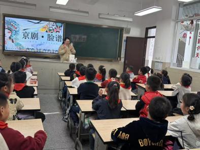 家校共育伴成长 多彩课堂润童心