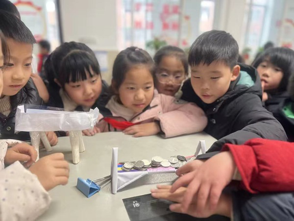 巧搭纸桥，玩转结构奥秘